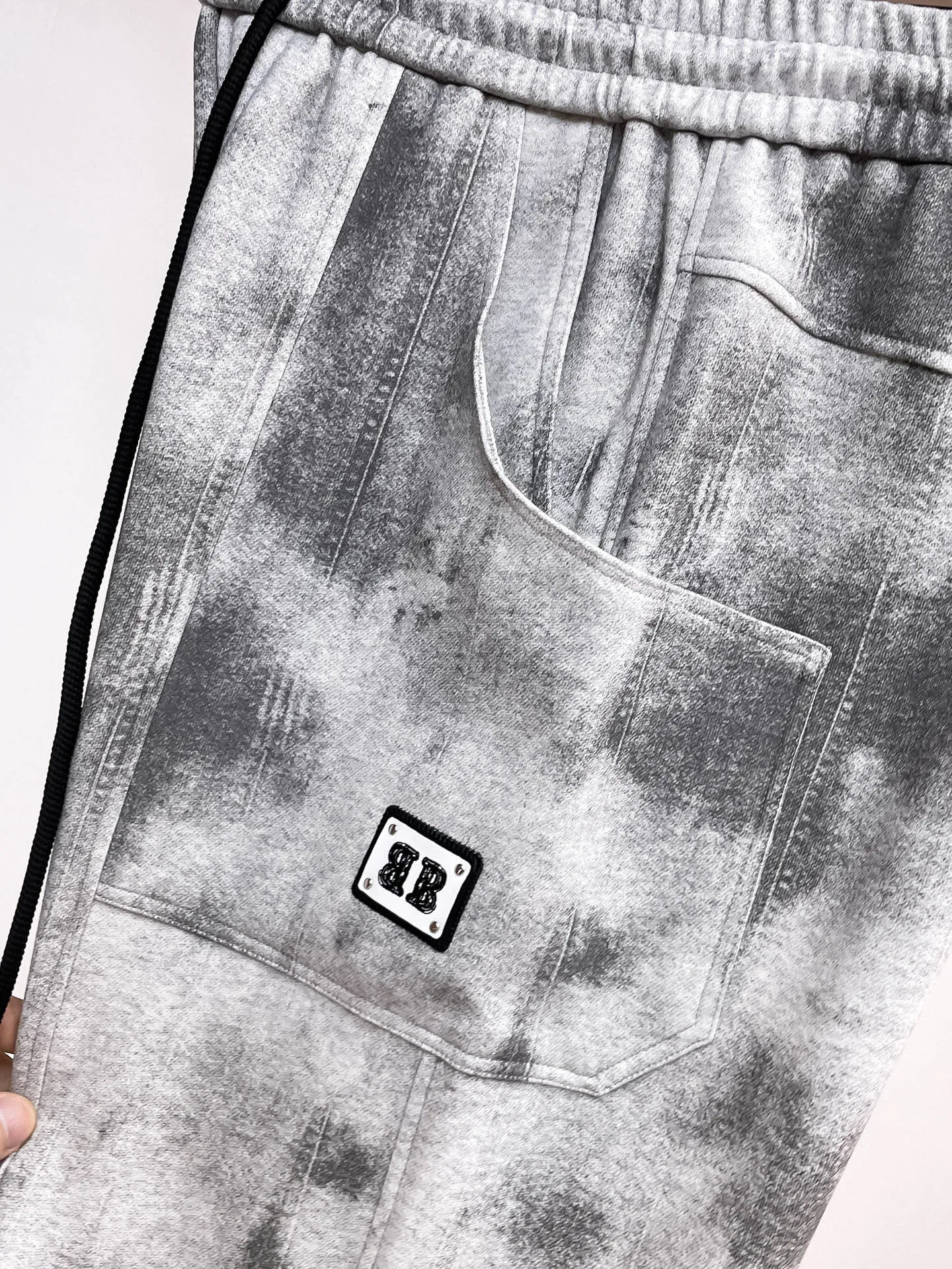Balenciaga 🆕2026 Autumn and Winter New Arrival Casual Pants! The official website will be released simultaneously. Brand Classic LOGO casual pants, customized fabrics, excellent comfort and strong touch. Highly recognisable, perfect appearance and craftsmanship. Size:M-3XL